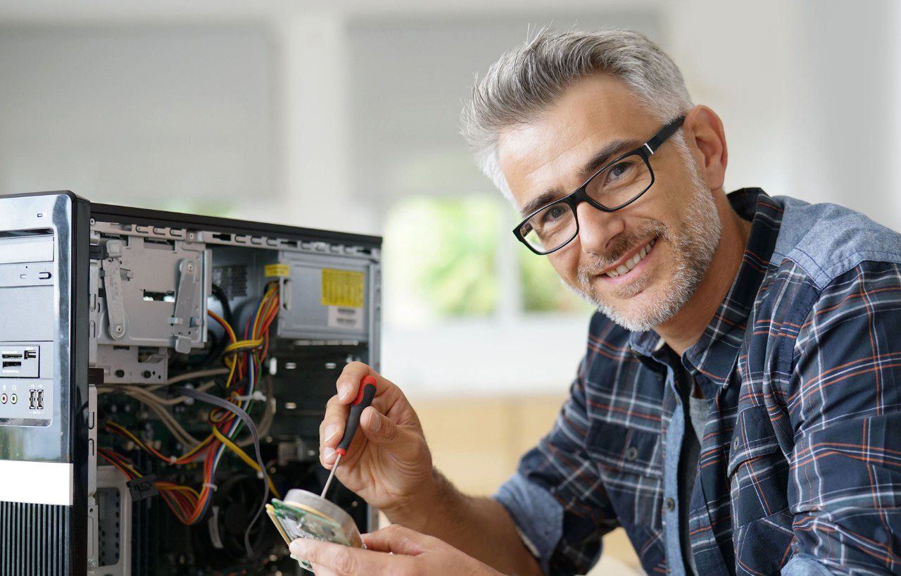 Zoomy employee working on computer repair